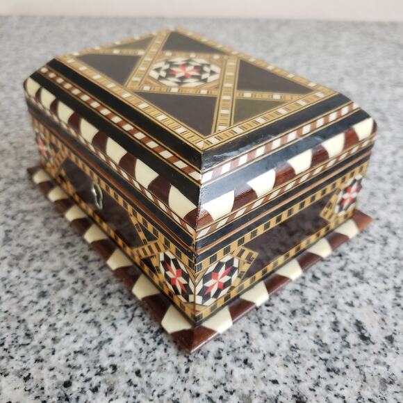 VTG Locking Wood Marquetry Handmade Jewelry Trinket‎ Box Intricate Inlaid w/ Key - Picture 10 of 16